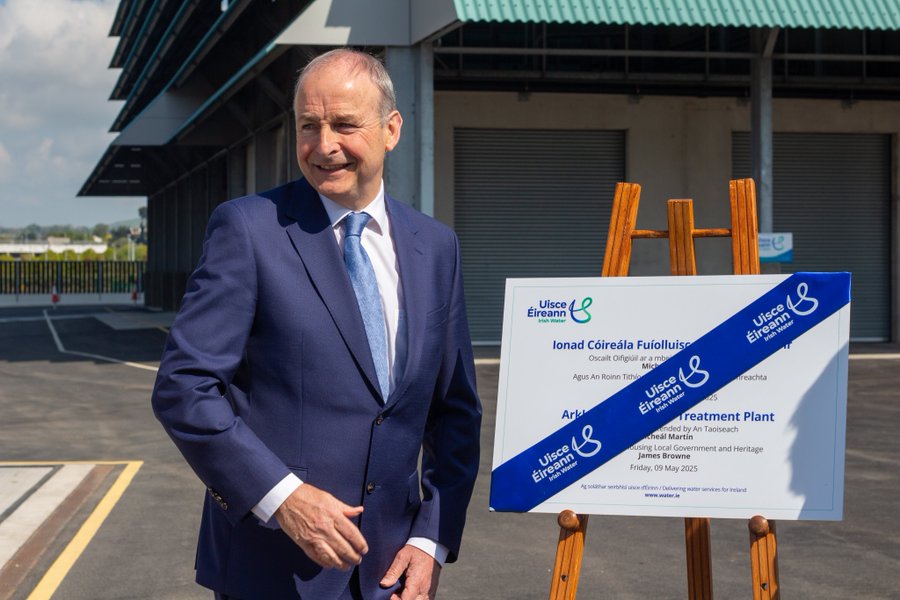 El Primer Ministro irlandés, Michael Martin, inaugura oficialmente la depuradora de Arklow